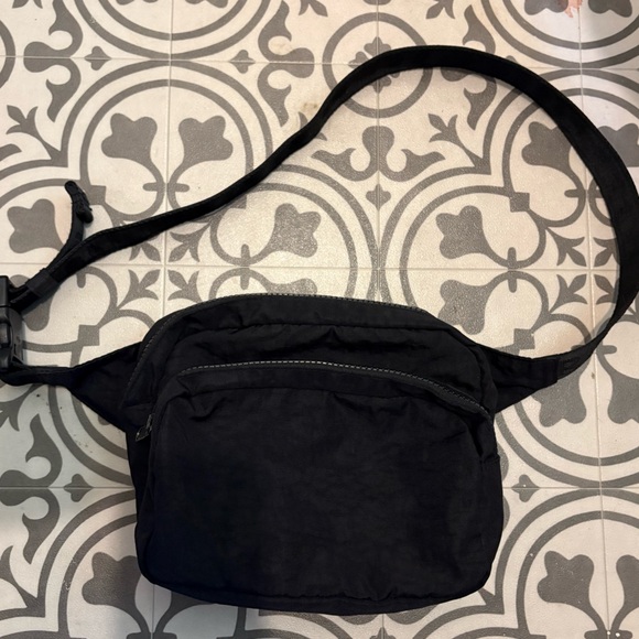 BAGGU Black Fannypack Bag with Dual Zip Pockets - Picture 3 of 14